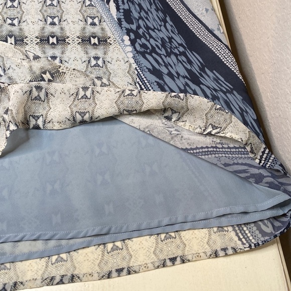 CAbi Mixed Print Tunic Style Sleeveless Blouse 253 Size Medium - Picture 8 of 13